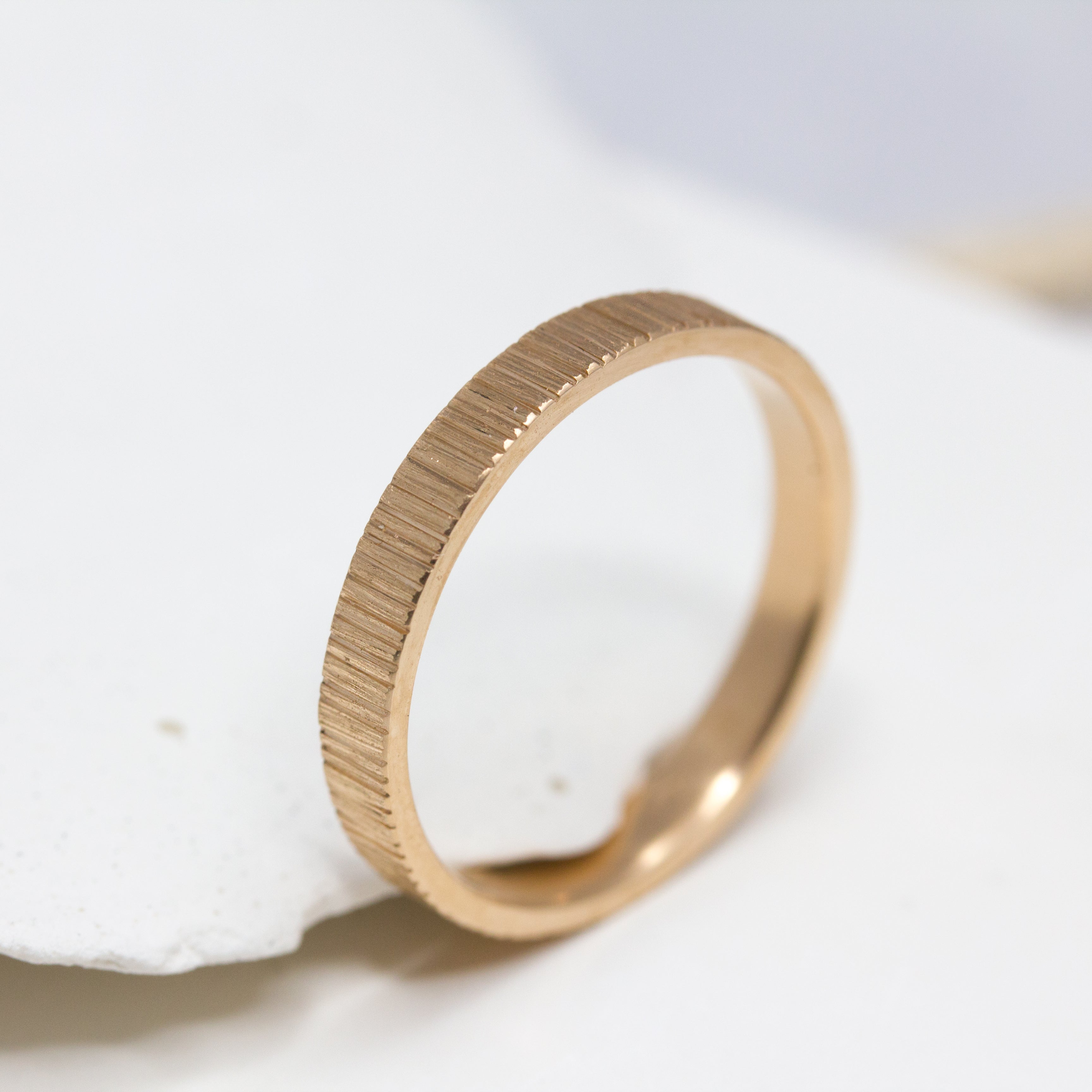 Alliance mariage en or éthique Fairmined, fabriqué dans notre atelier de joaillerie à Paris.