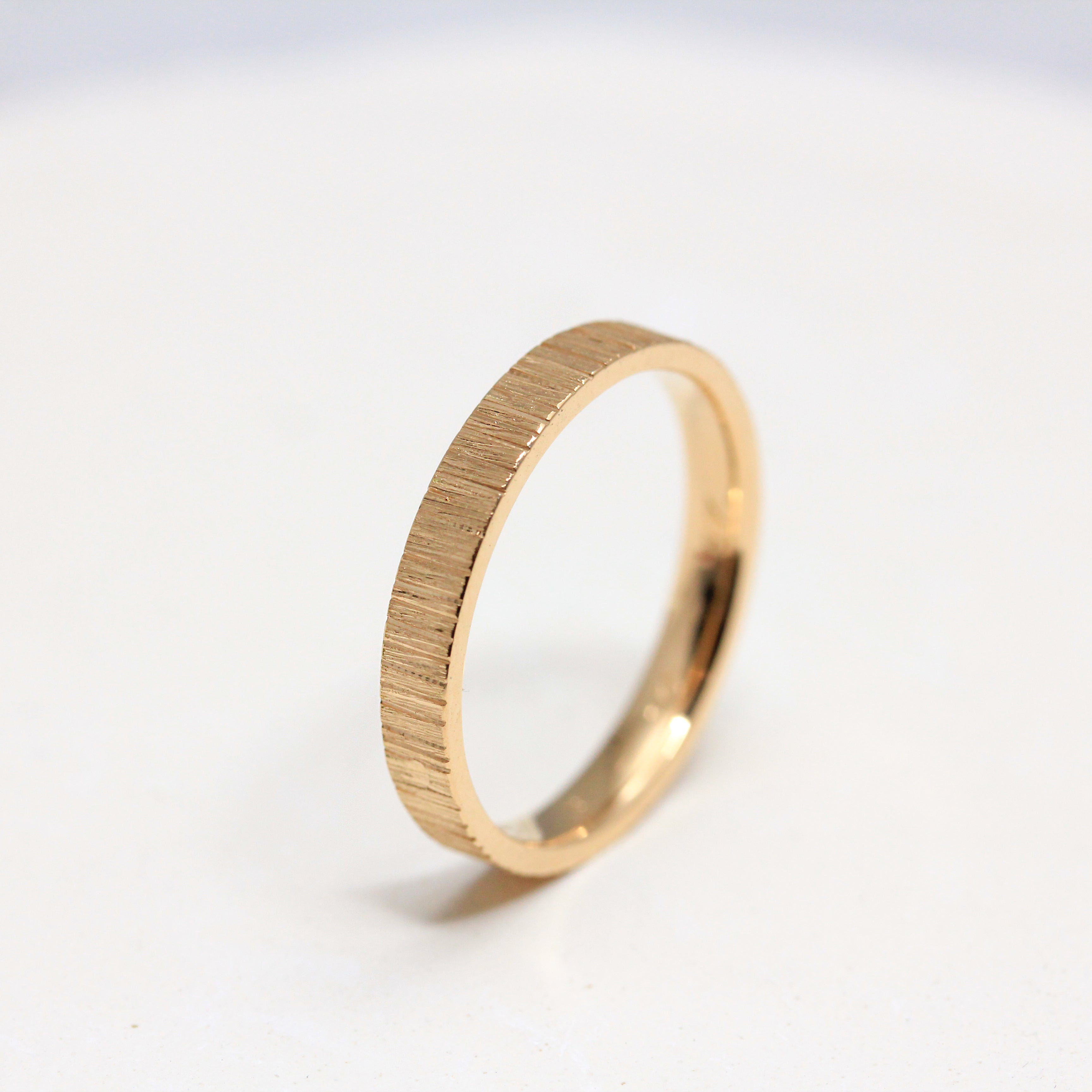 Alliance mariage en or éthique Fairmined, fabriqué dans notre atelier de joaillerie à Paris.