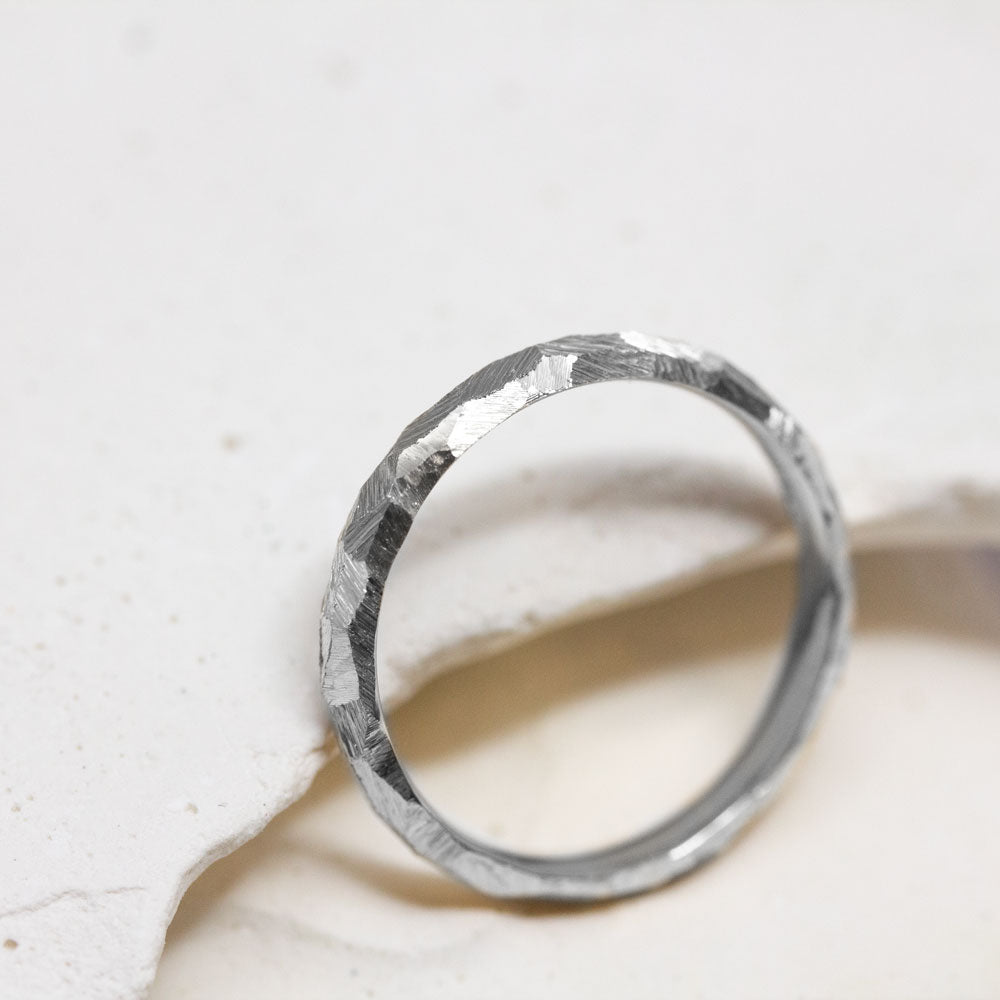 Alliance en or jaune 18 carats Fairmined Paris et Lyon.