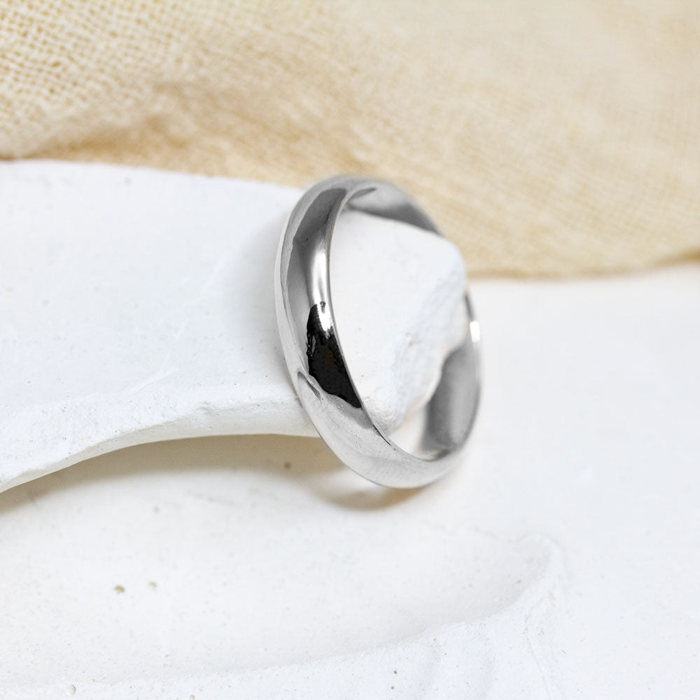 Alliance en or blanc responsable. Joaillerie parisienne.