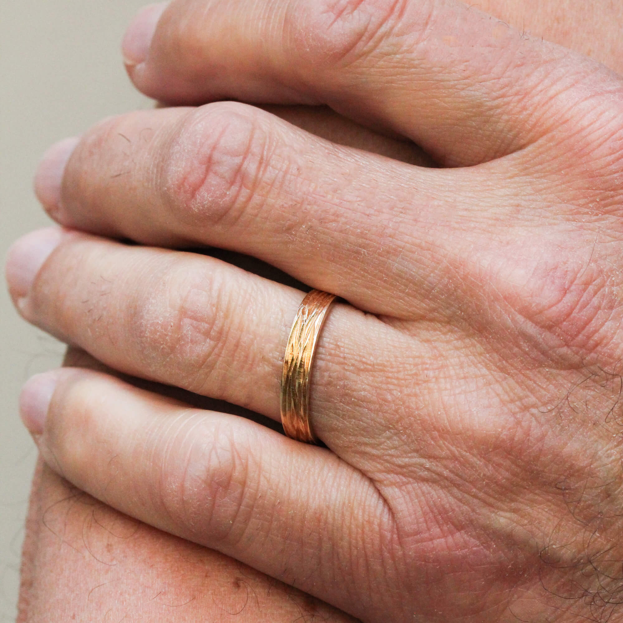 Alliance en or jaune palladié 18 carats Fairmined.