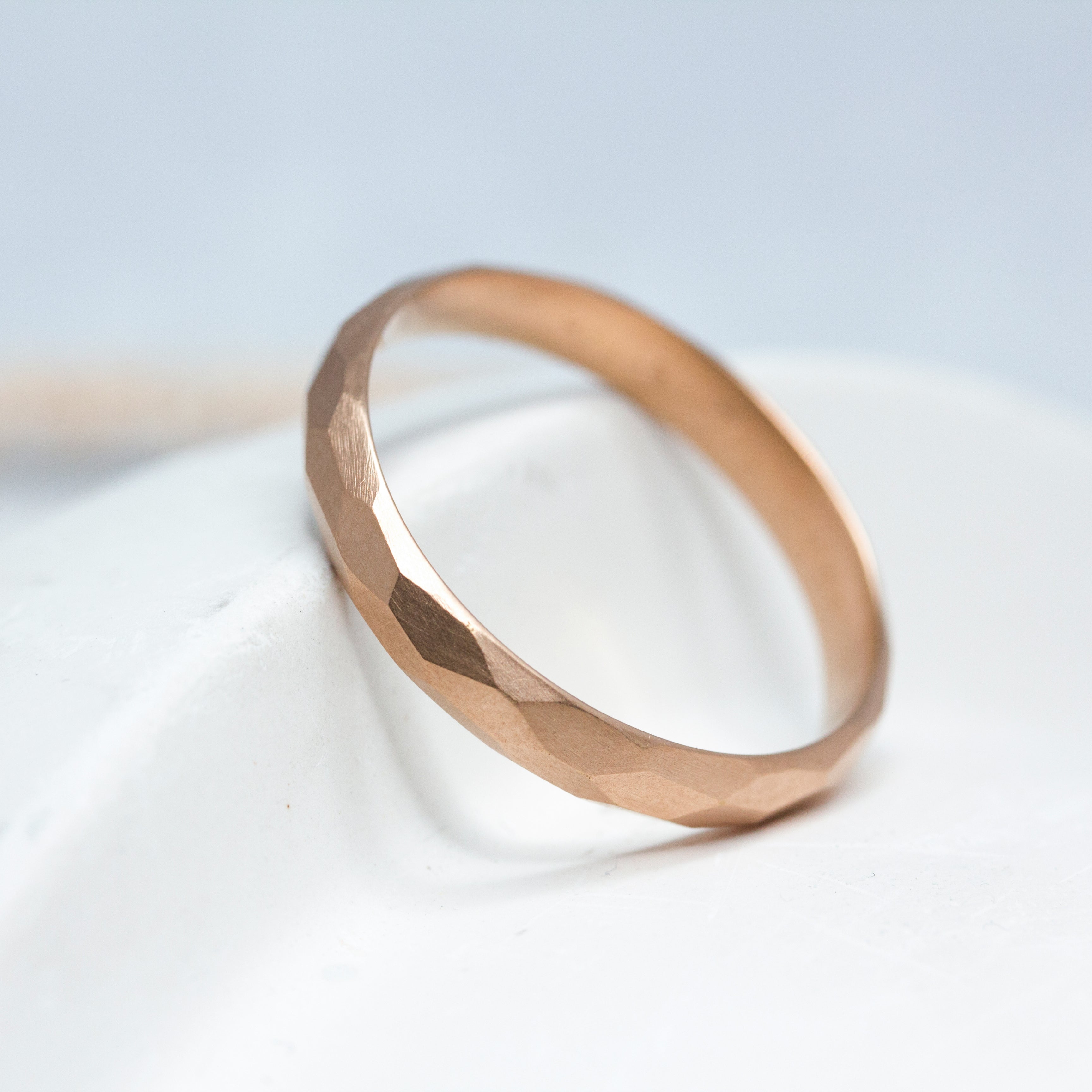 Alliance Nisma - bombée 4 mm réalisée en or rose-champagne 18 carats Fairmined à Paris