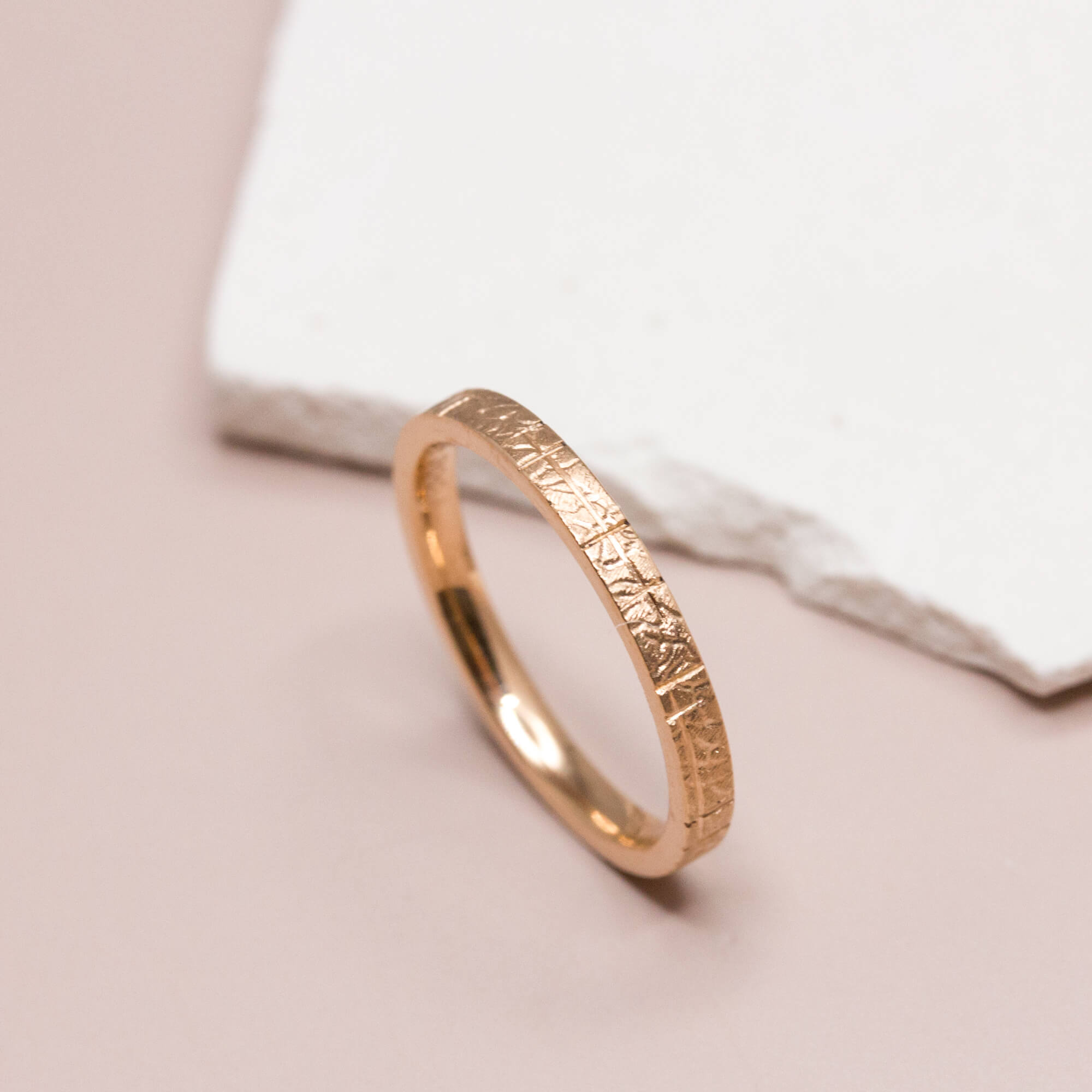 Alliance artisanale en or rouge 18 carats Fairmined.