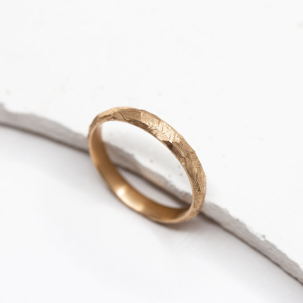 Bague de mariage et union mixte originale,  réalisé artisanalement à Paris en or rouge 18 carats certifié éthique 