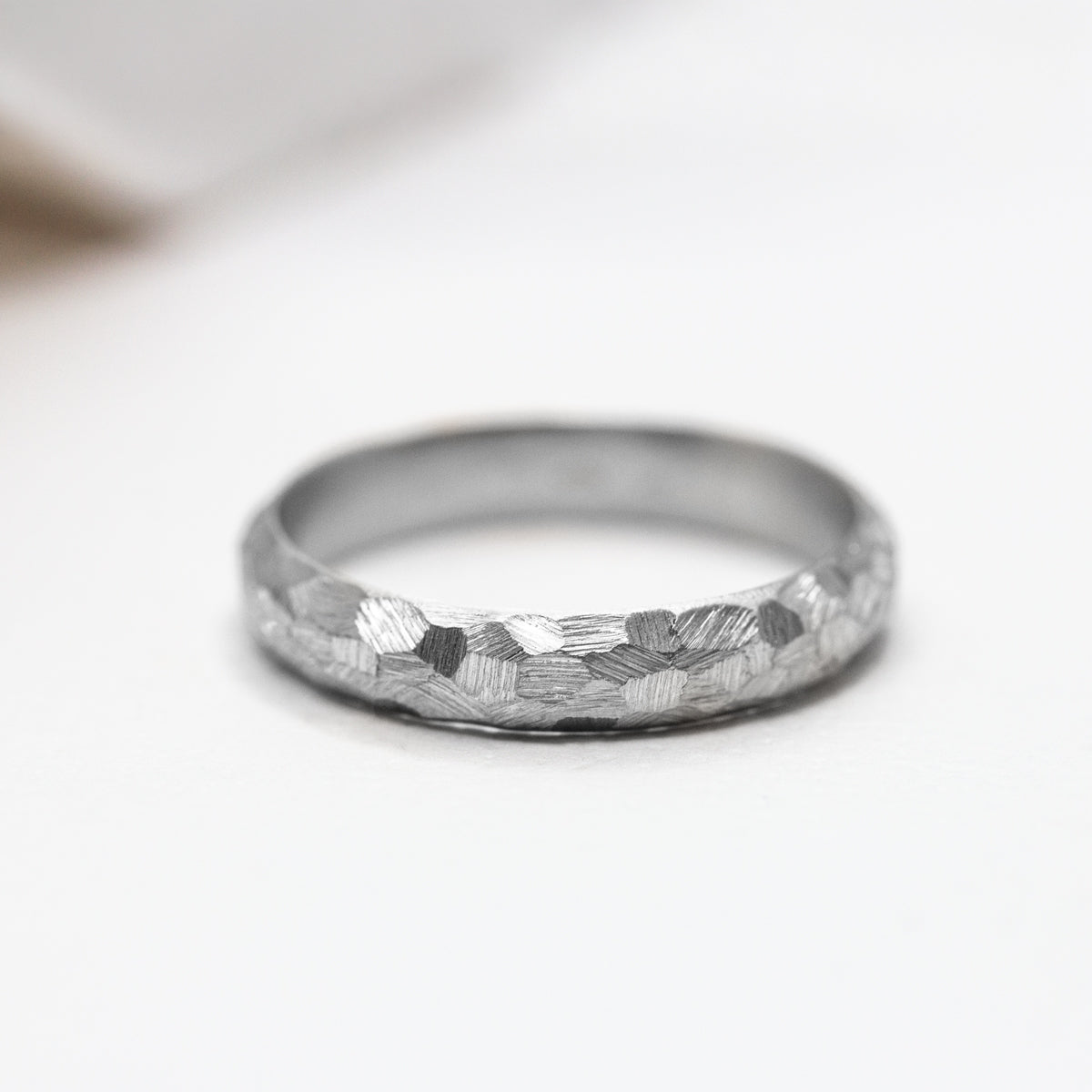 Alliance bombée originale mixte, Staël 4mm or éthique 18 carats réalisée à la main à Paris
