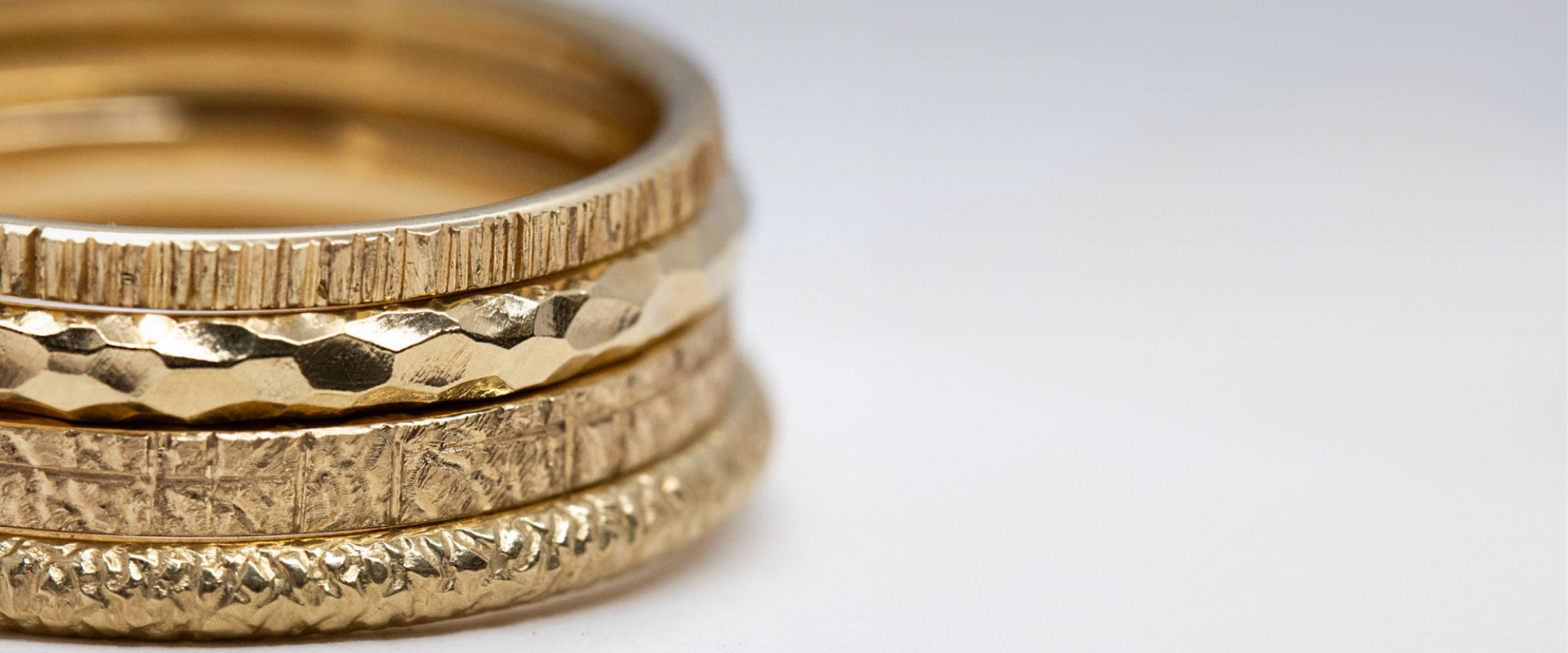 Anneaux et alliances texturées en or 18 carats pour femme et homme Joaillerie éthique française, made in France
