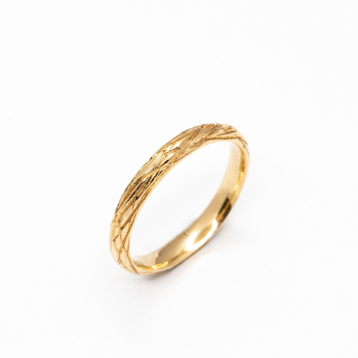 Alliance Amandier - bombée 3 mm réalisée en or rose-champagne 18 carats Fairmined à Paris