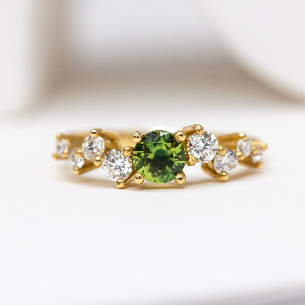 Bague Céleste personnalisée pierre éthique Fairmined et texture, alliance joaillerie artisanale Paris Lyon
