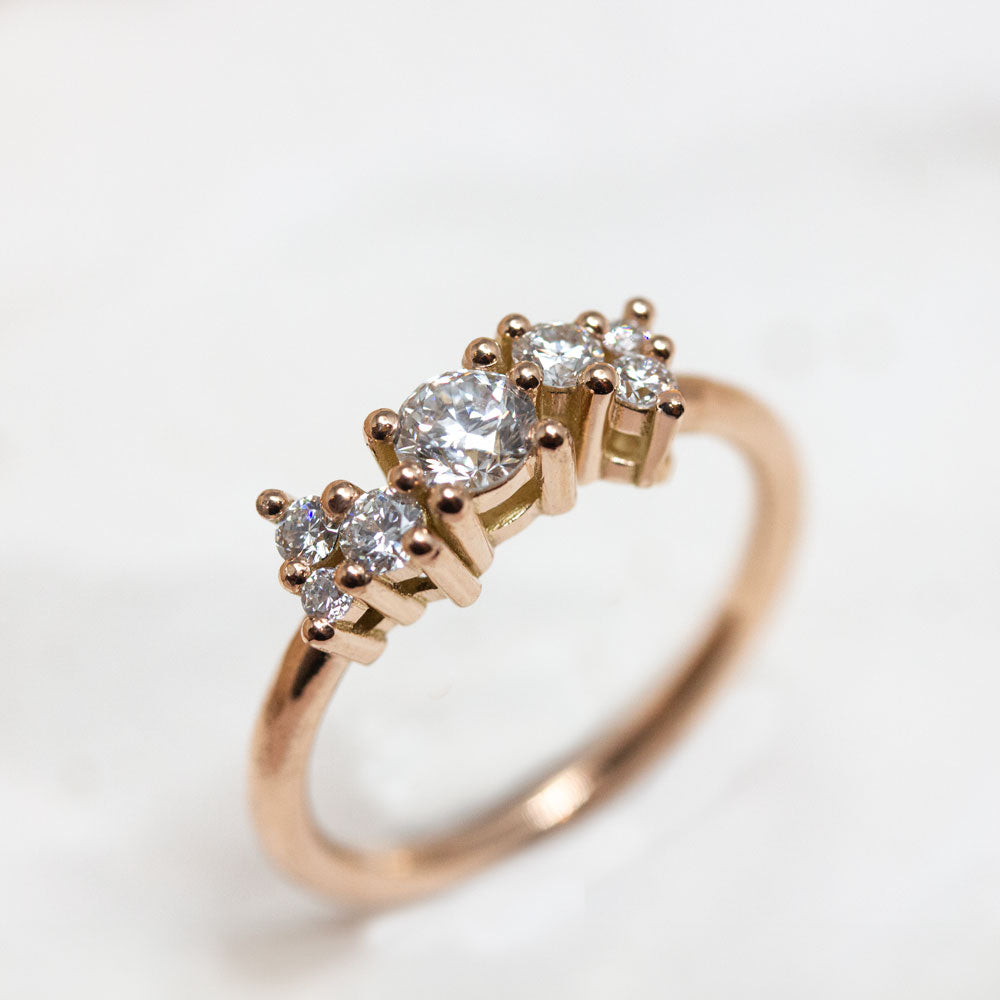 Bague de fiançailles diamants et or rouge 18 carats. Joaillerie éthique artisanale.