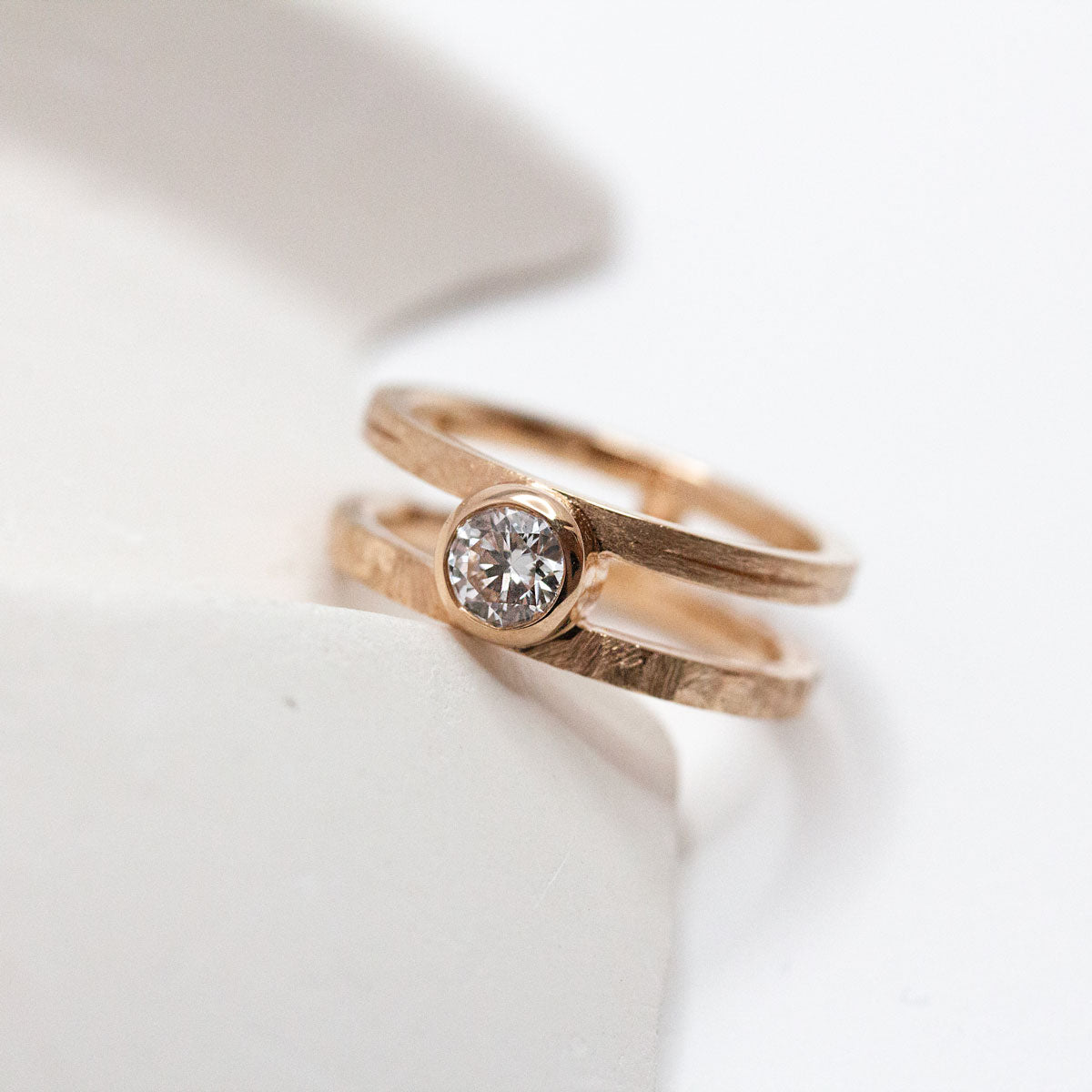 Bague en or rouge, diamants made in France.