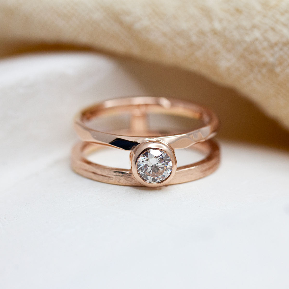 Bague double en or rouge, joaillerie artisanale Paris et Lyon.