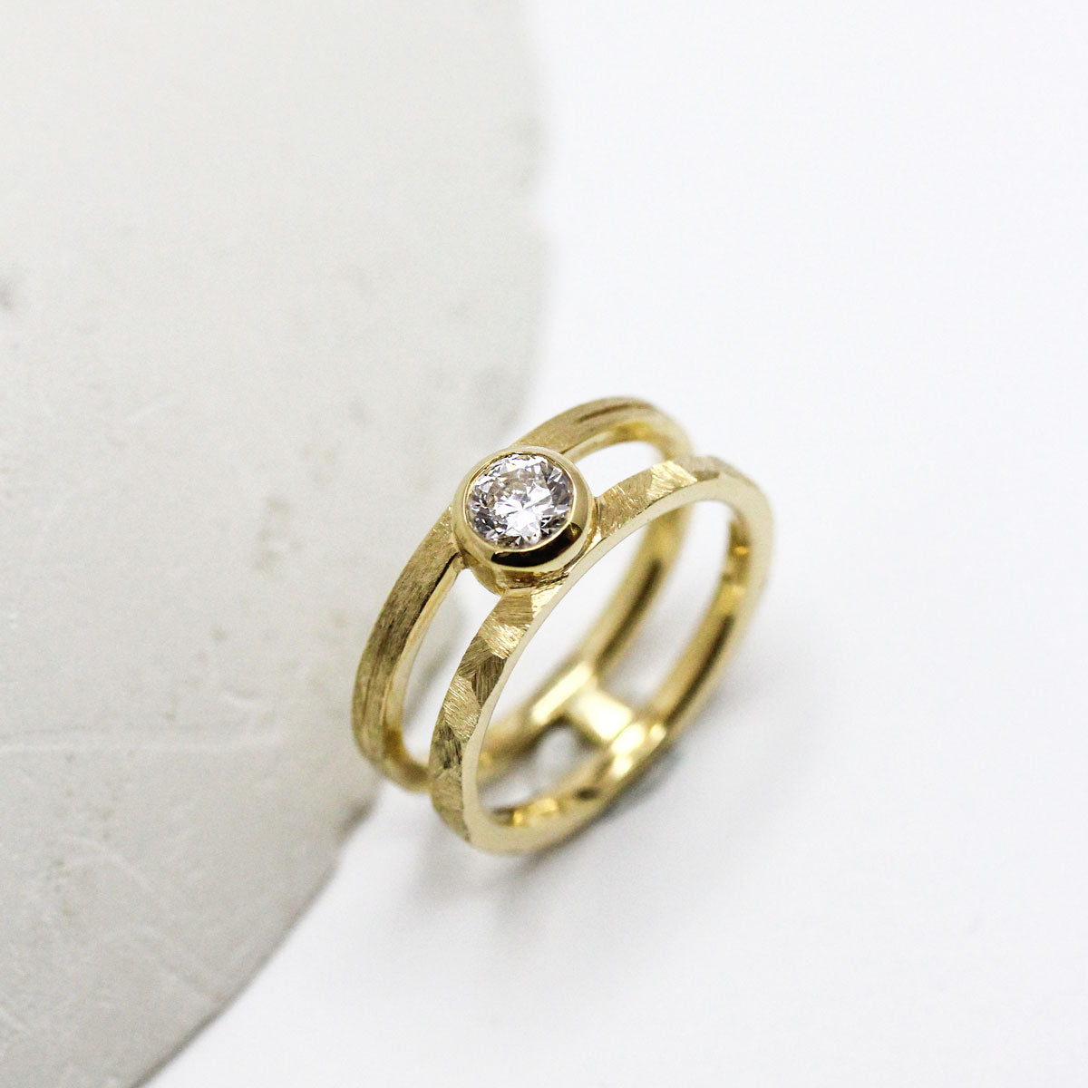 Bague double anneau en or jaune, Fairmined.
