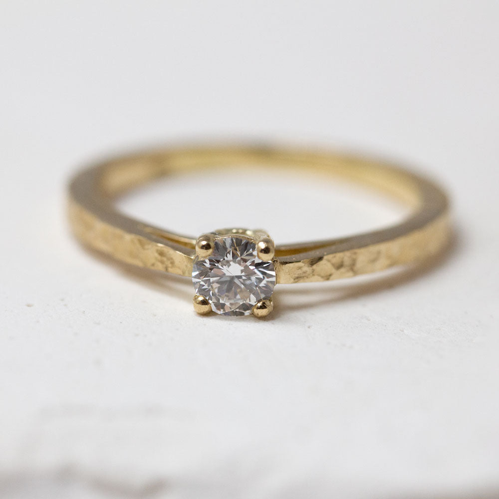 Bague de fiançailles or rose-champagne Fairmined.