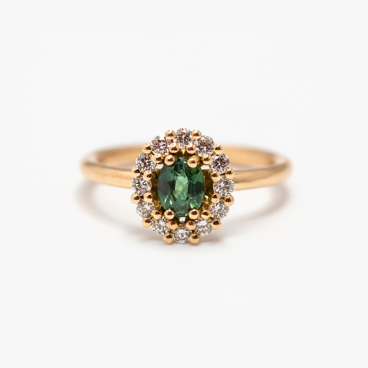 Bague de fiançailles Meora personnalisée avec pierre, diamants et or Fairmined, atelier joaillier Paris Lyon