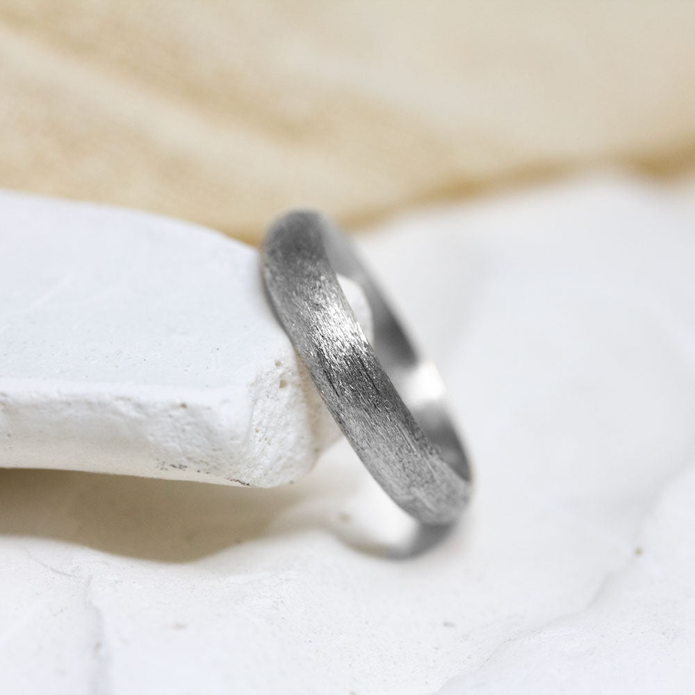 Alliance mariage en or blanc Fairmined éthique.