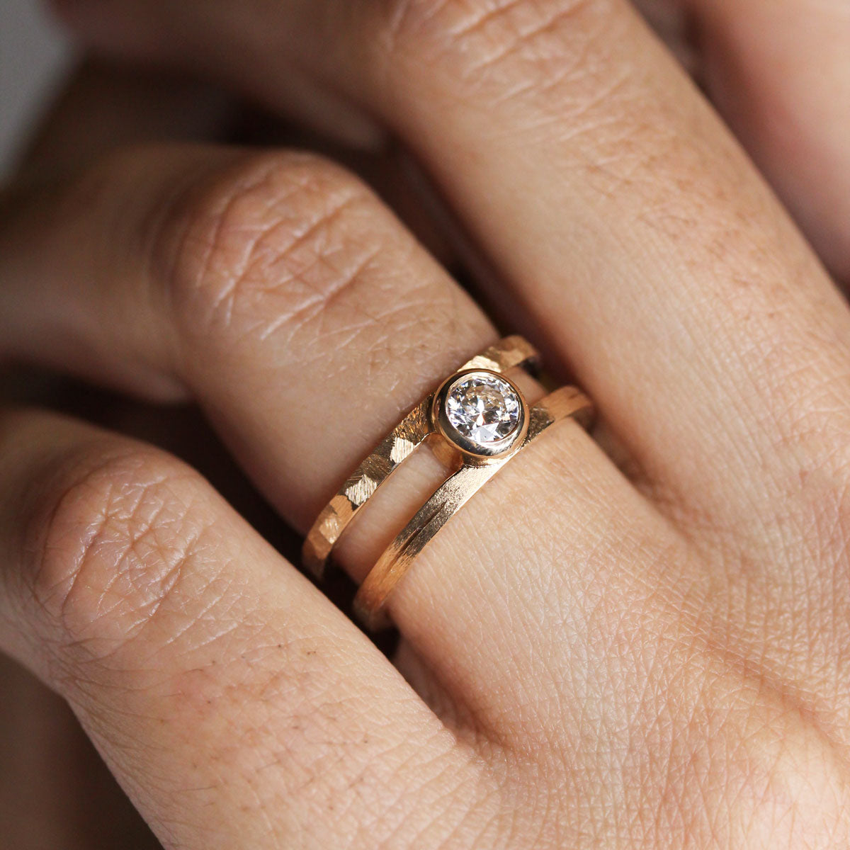 Bague texturée en or Fairmined.