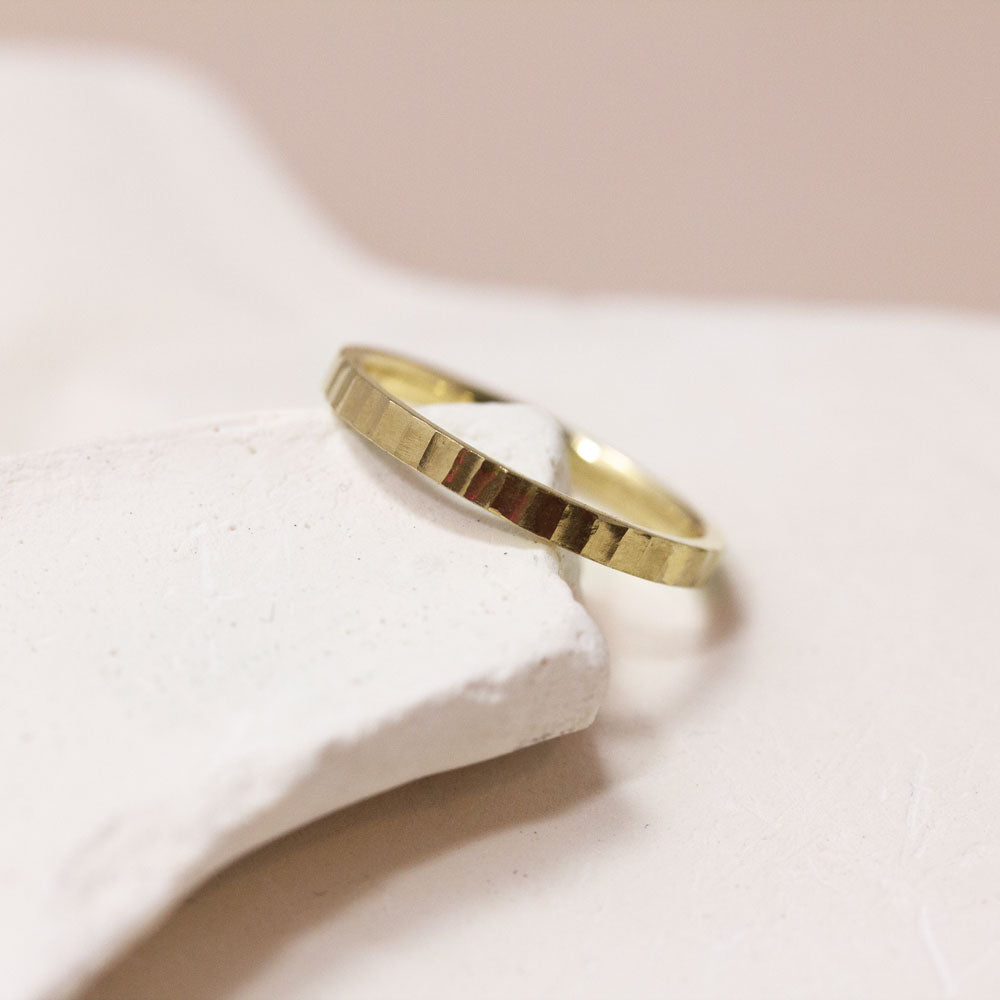 Bague en or jaune éthique Fairmined.