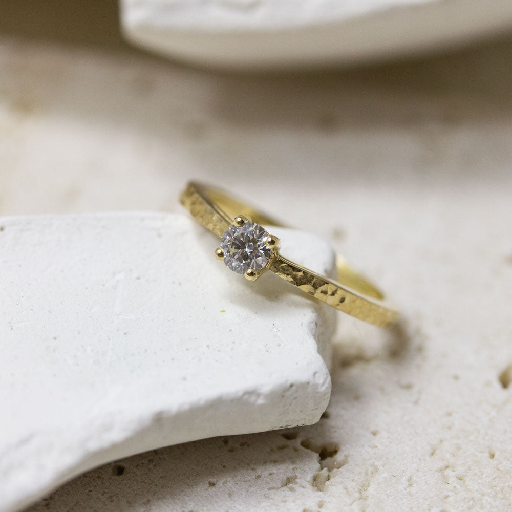 Bague en or jaune Fairmined 18 carats.