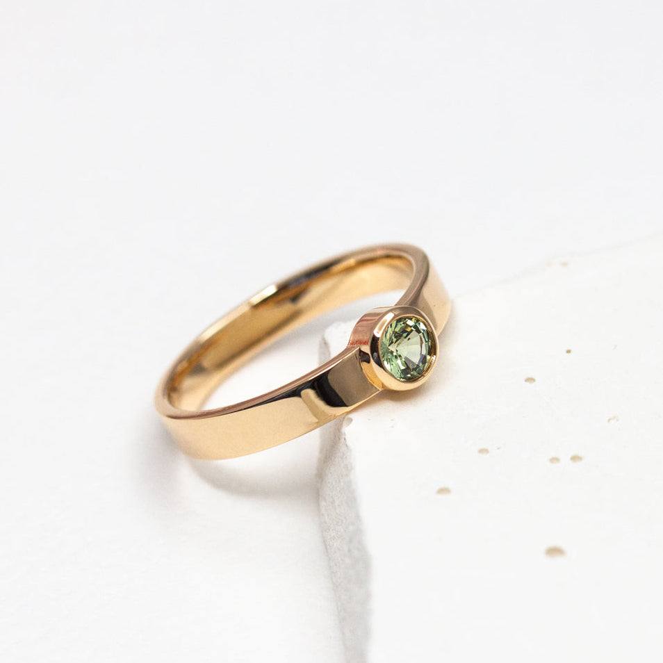 Bague Solférine texture personnalisée pour mariage et union, alliance en or éthique responsable, atelier joaillier Paris Lyon