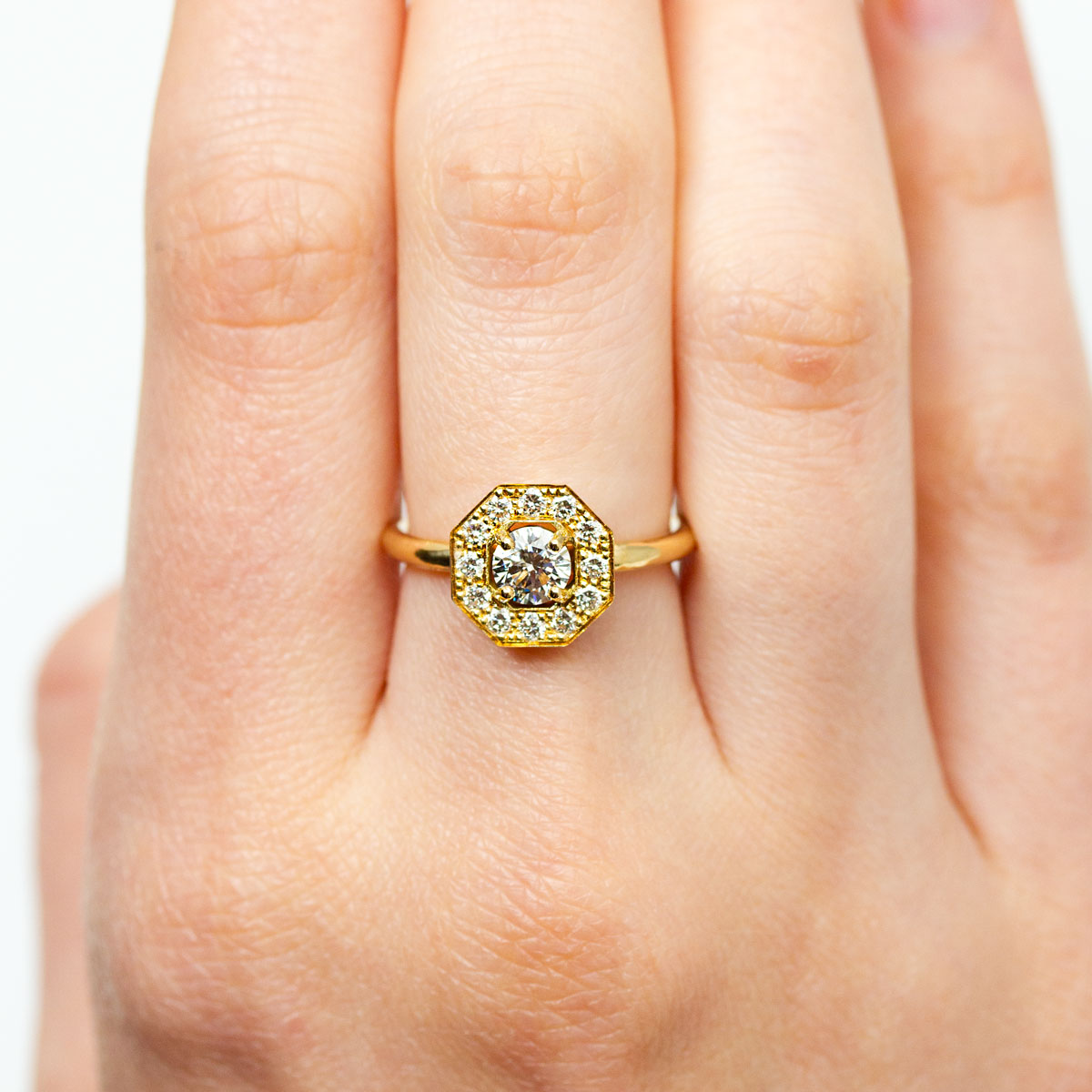 Bague de fiançailles géométrique vintage femme Léone XL style Art Déco, diamants de synthèse et or 18 carats recyclé + crédit Fairmined réalisé artisanalement