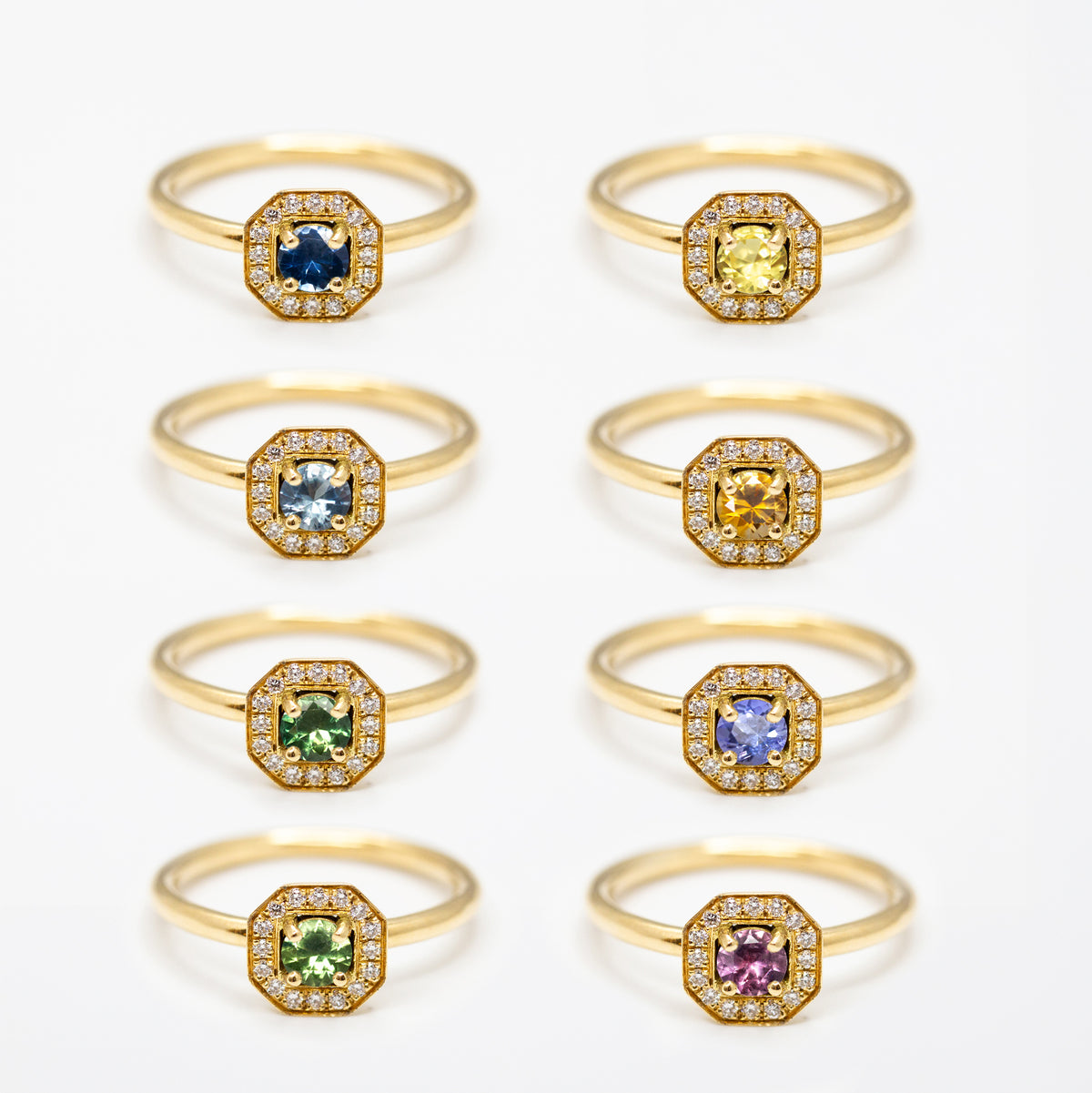 Bague de fiançailles Art Déco personnalisable, sertie d'un saphir tracé et éthique certifié Fair Trade au choix, en or recyclé ou Fairmined
Création sur-mesure imaginée en atelier à Paris et Lyon