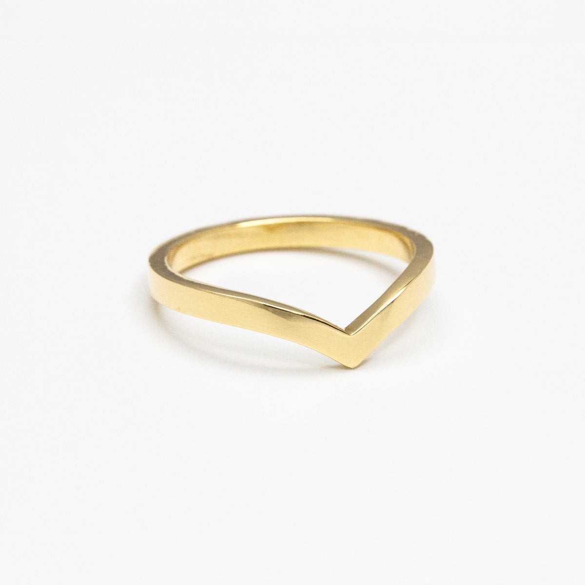 Alliance incurvée en ruban luxe 2mm pour femme, modèle Azur lisse brillant fait à la main à Paris