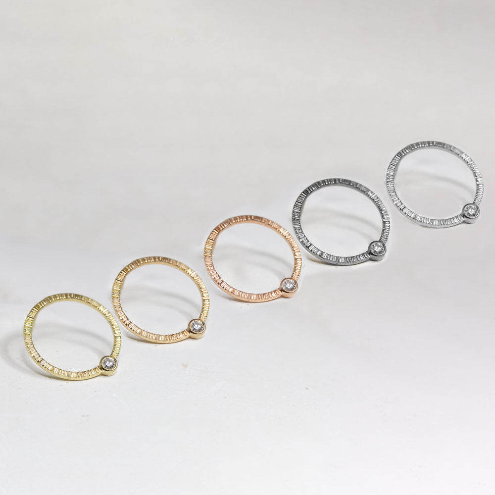 Boucles d'oreille à la texture isandre en or éthique Fairmined.