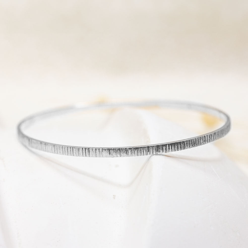 Bracelet éthique en or texturé.