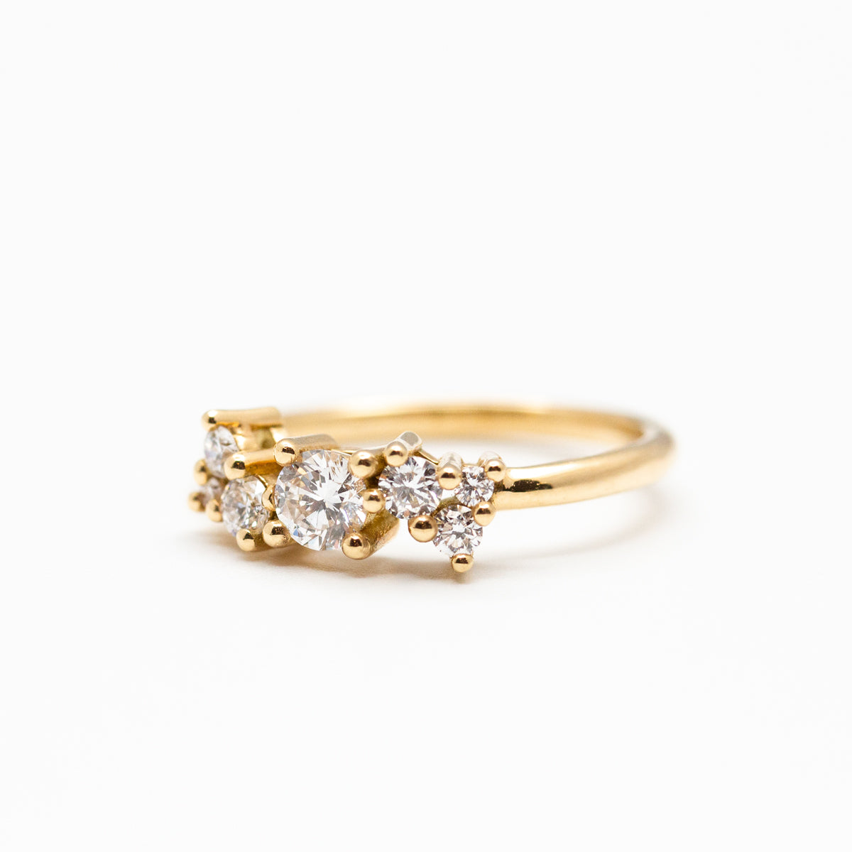 Bague de fiançailles constellation en or rose-champagne 18 carats ornée de diamants de synthèse ou de saphirs, à personnaliser