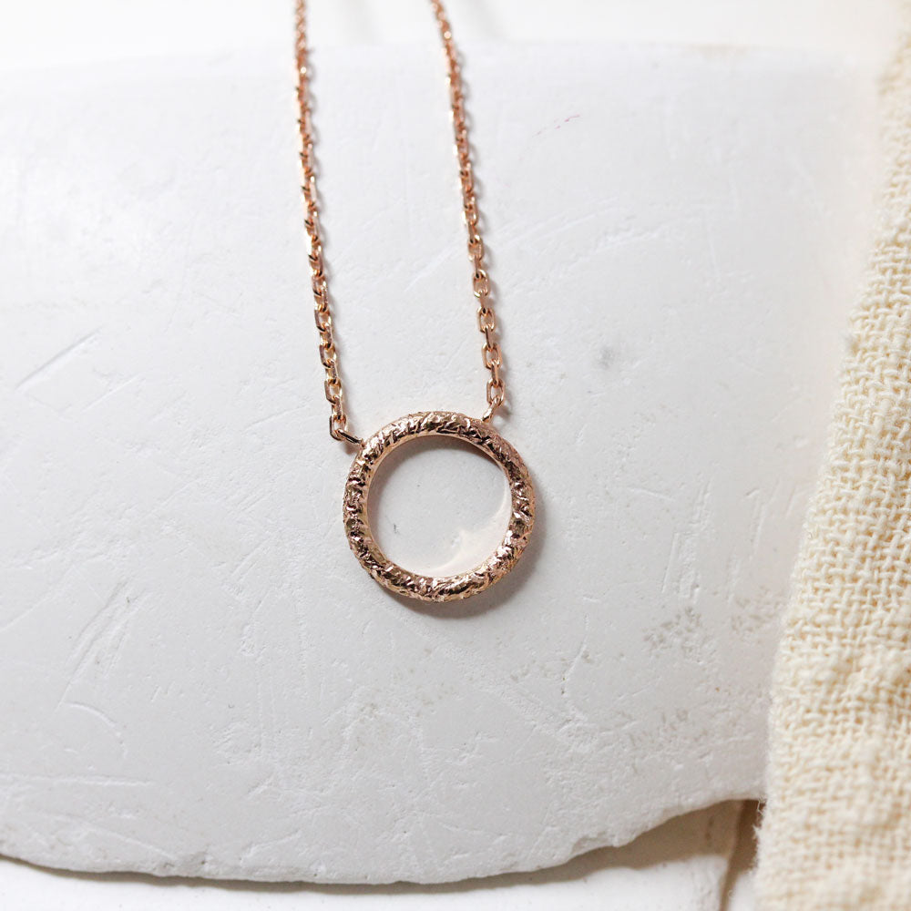 Collier cercle made in France en or rouge 18 carats éthique Fairmined.