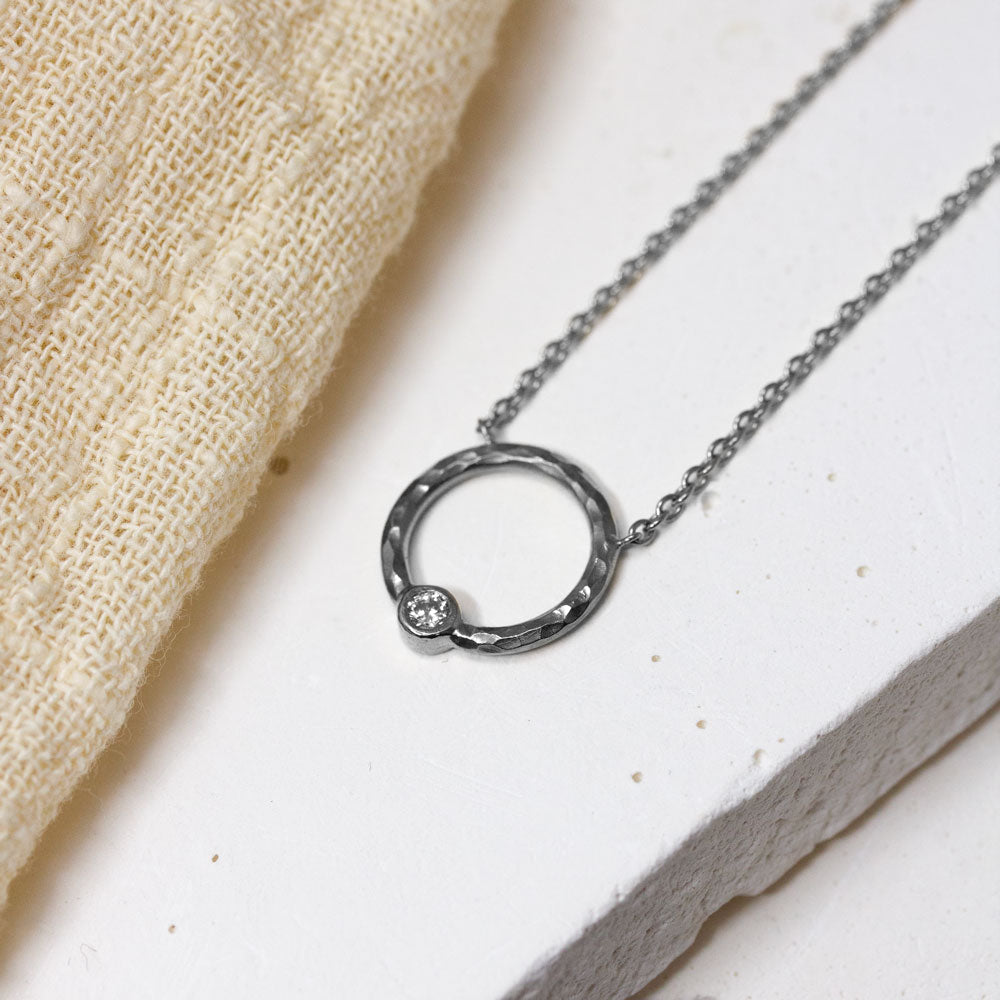 Collier or gris-palladié joaillerie parisienne éthique.