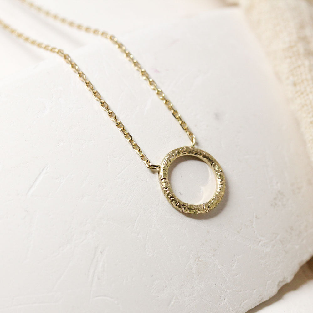 Collier en or jaune éthique 18 carats Fairmined.