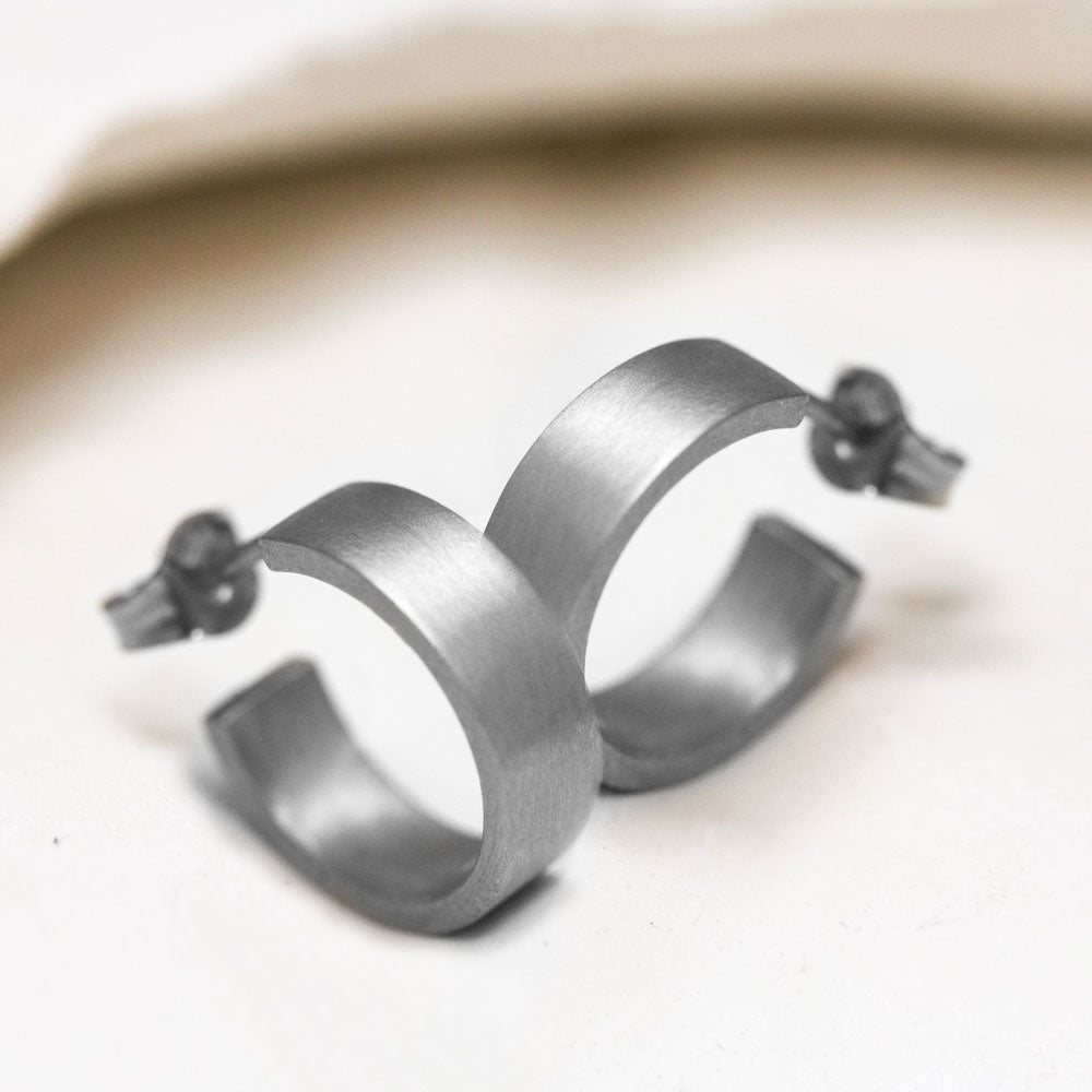 Créoles en or blanc 18 carats labellisées Fairmined.