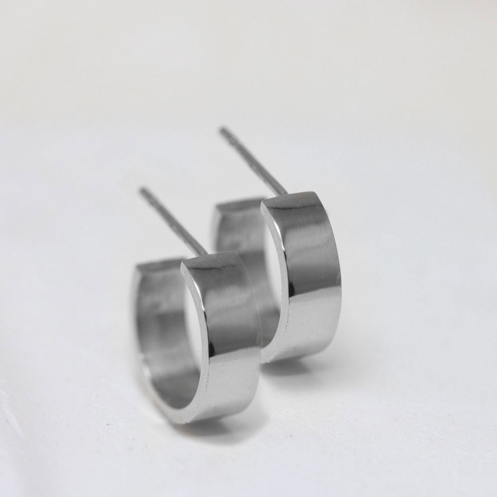 Créoles en or blanc Fairmined, joaillerie 100% made in France.