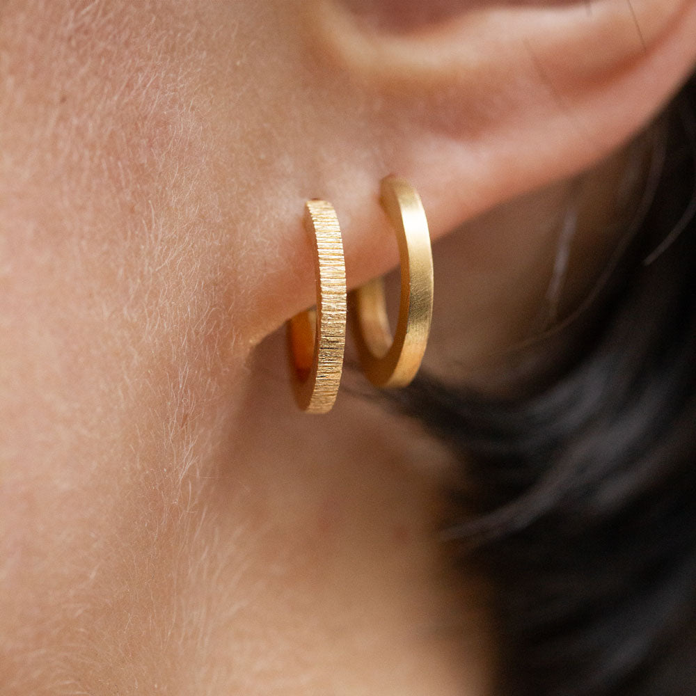 Créoles en or Fairmined éthique joaillerie artisanale Paris.