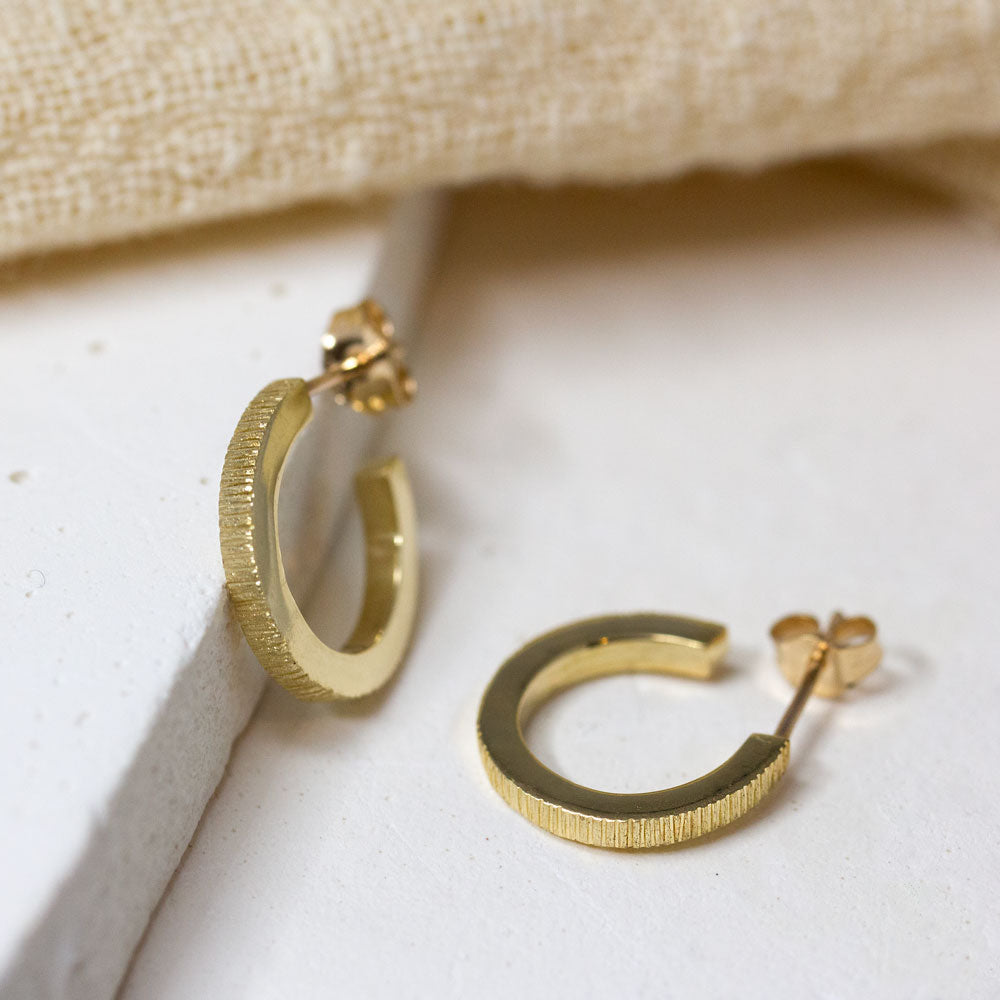 Créoles en or jaune 18 carats Fairmined, joaillerie éthique.