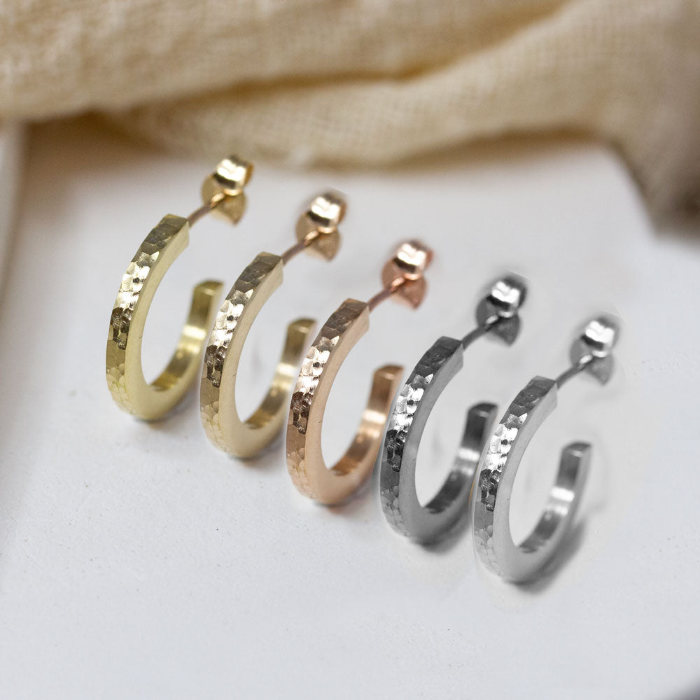 Créoles texturées éthiques joaillerie  artisanale Paris.