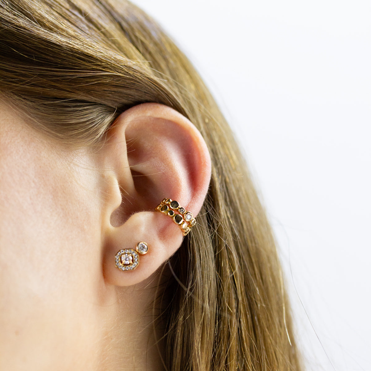 Earcuff artisanale originale petits ronds Pépite en or rose 18 carats lisse,  made in Paris dans notre atelier de joaillerie 