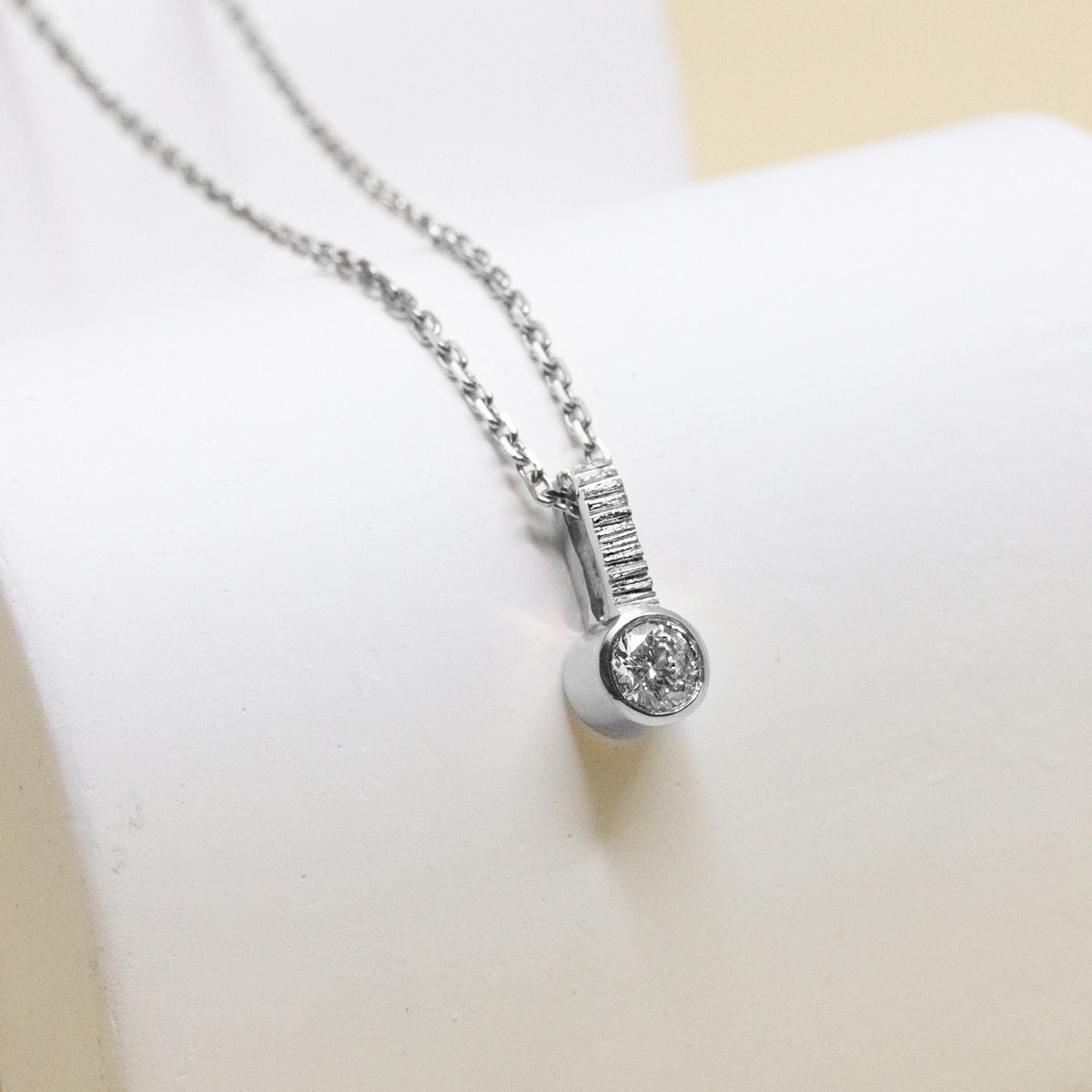 Pendentif Bonnie Isandre - diamant 4 mm