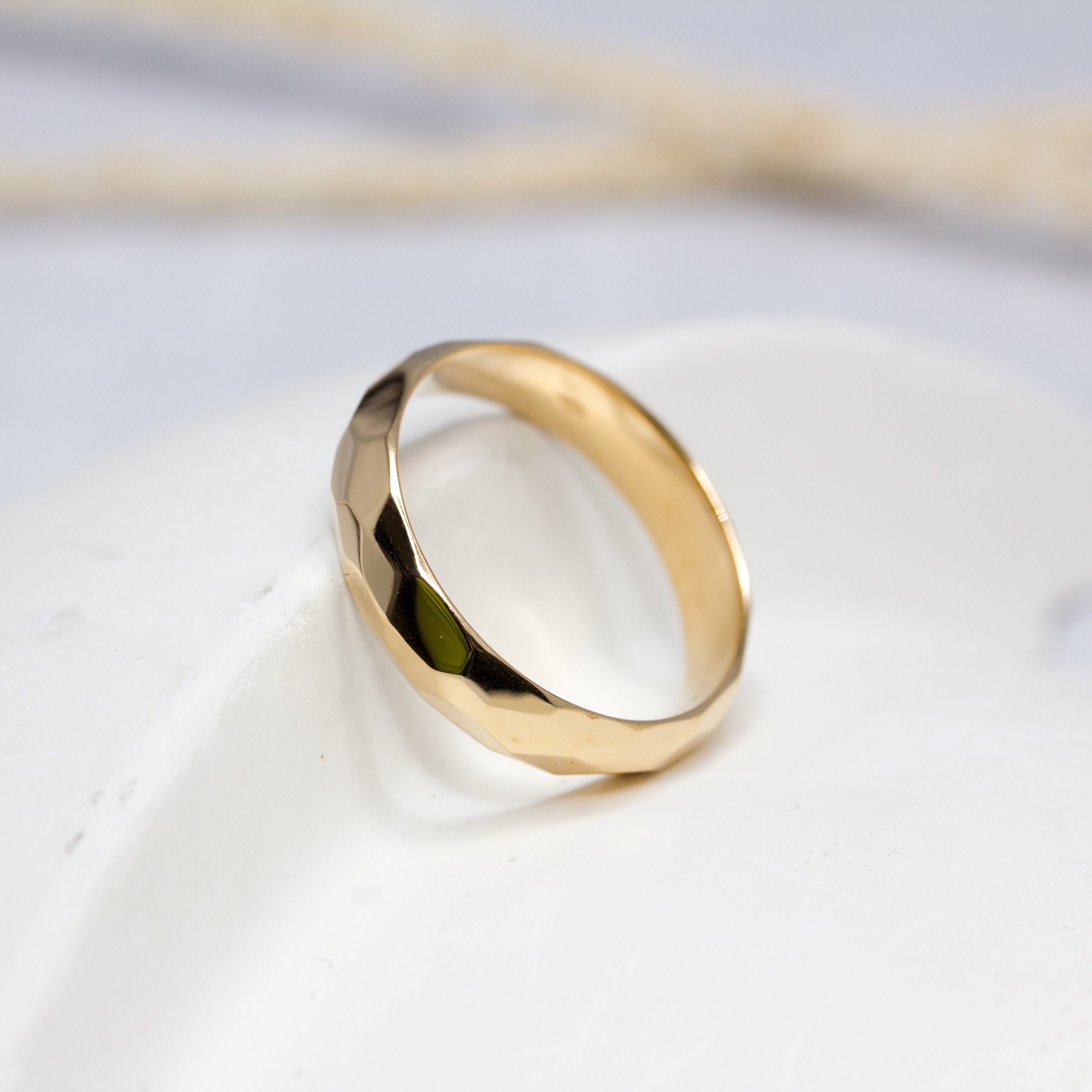 Alliance Isilde - bombée 5 mm réalisée en or rose-champagne 18 carats Fairmined à Paris