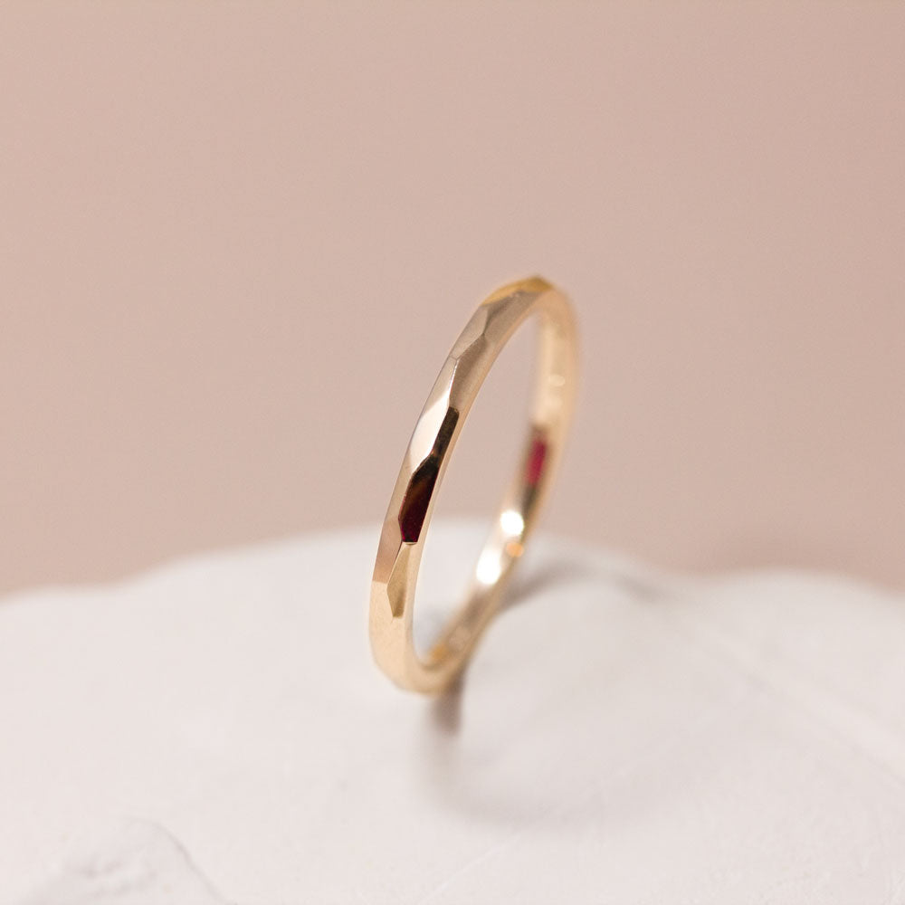 Alliance Isilde - ruban luxe 1,5 mm façonnée en or jaune carats Fairmined à Paris