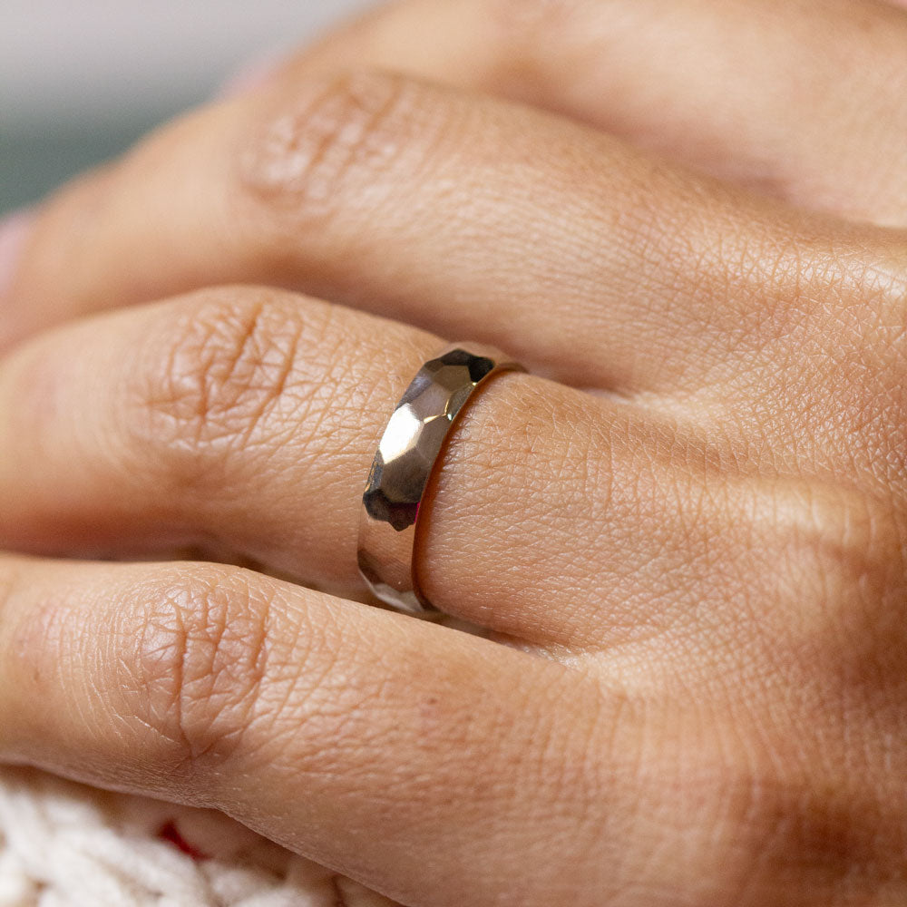 Joaillerie artisanale éthique, alliance mariage à Paris.