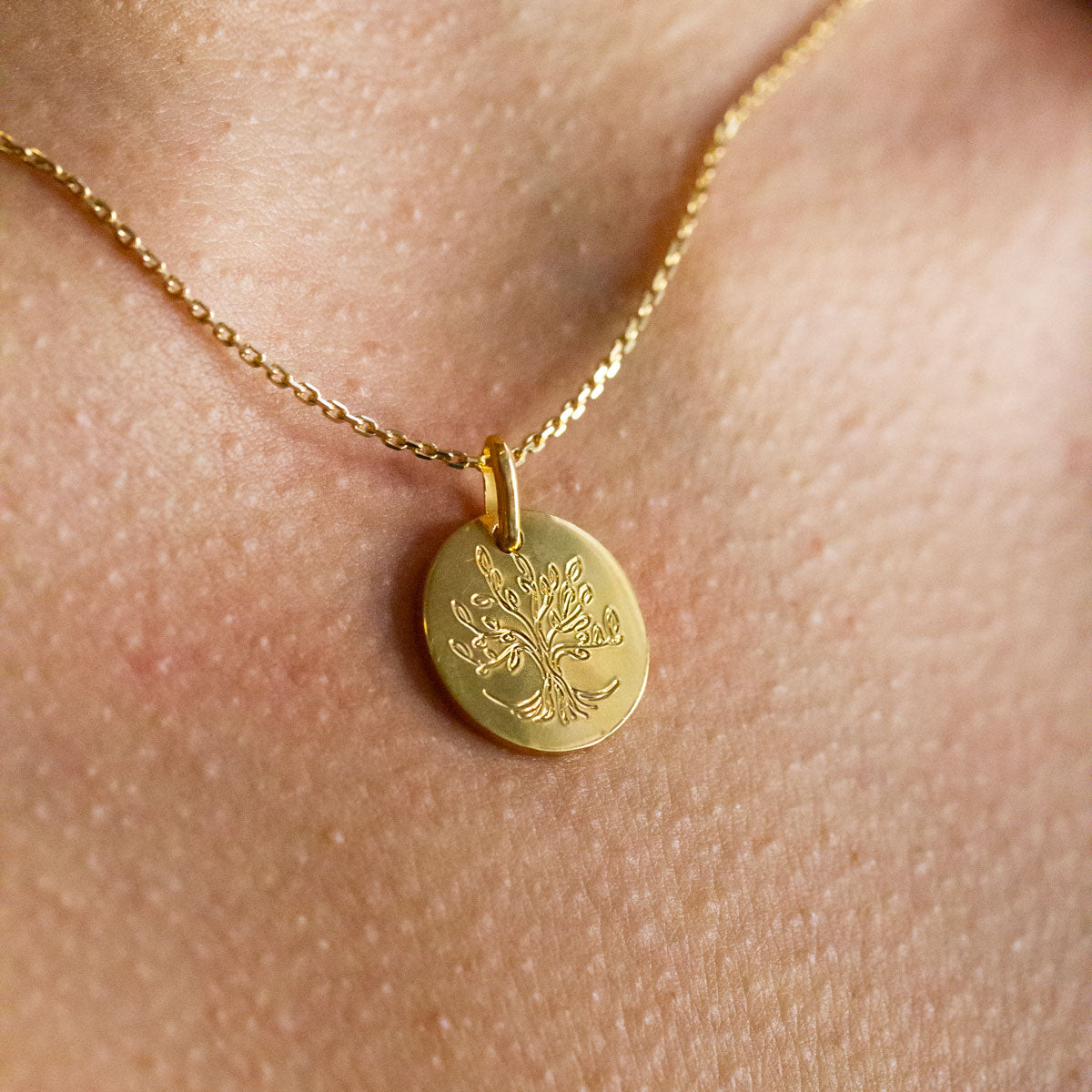 Médaille réalisée dans un atelier de joaillerie artisanale Paris et Lyon