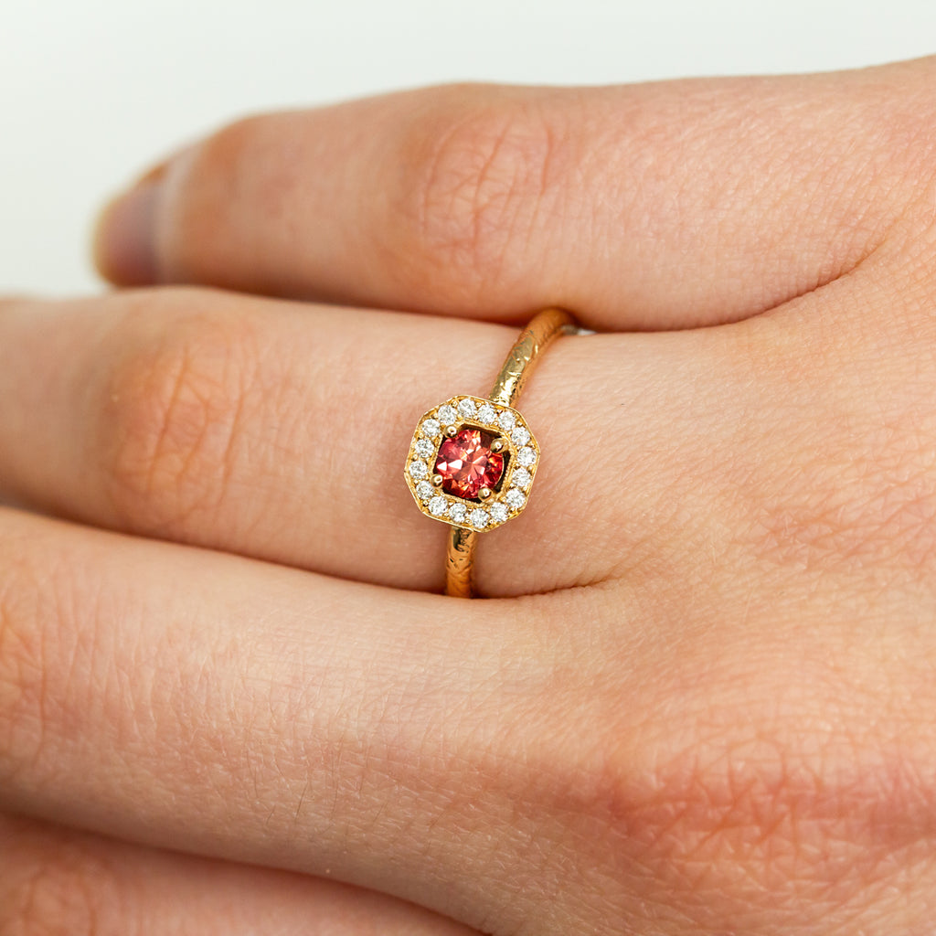 Pièce unique - Bague Léone - saphir rouge et diamants bord Rosa