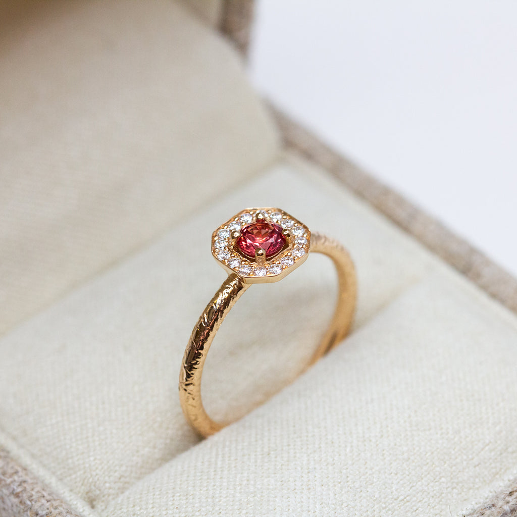 Pièce unique - Bague Léone - saphir rouge et diamants bord Rosa