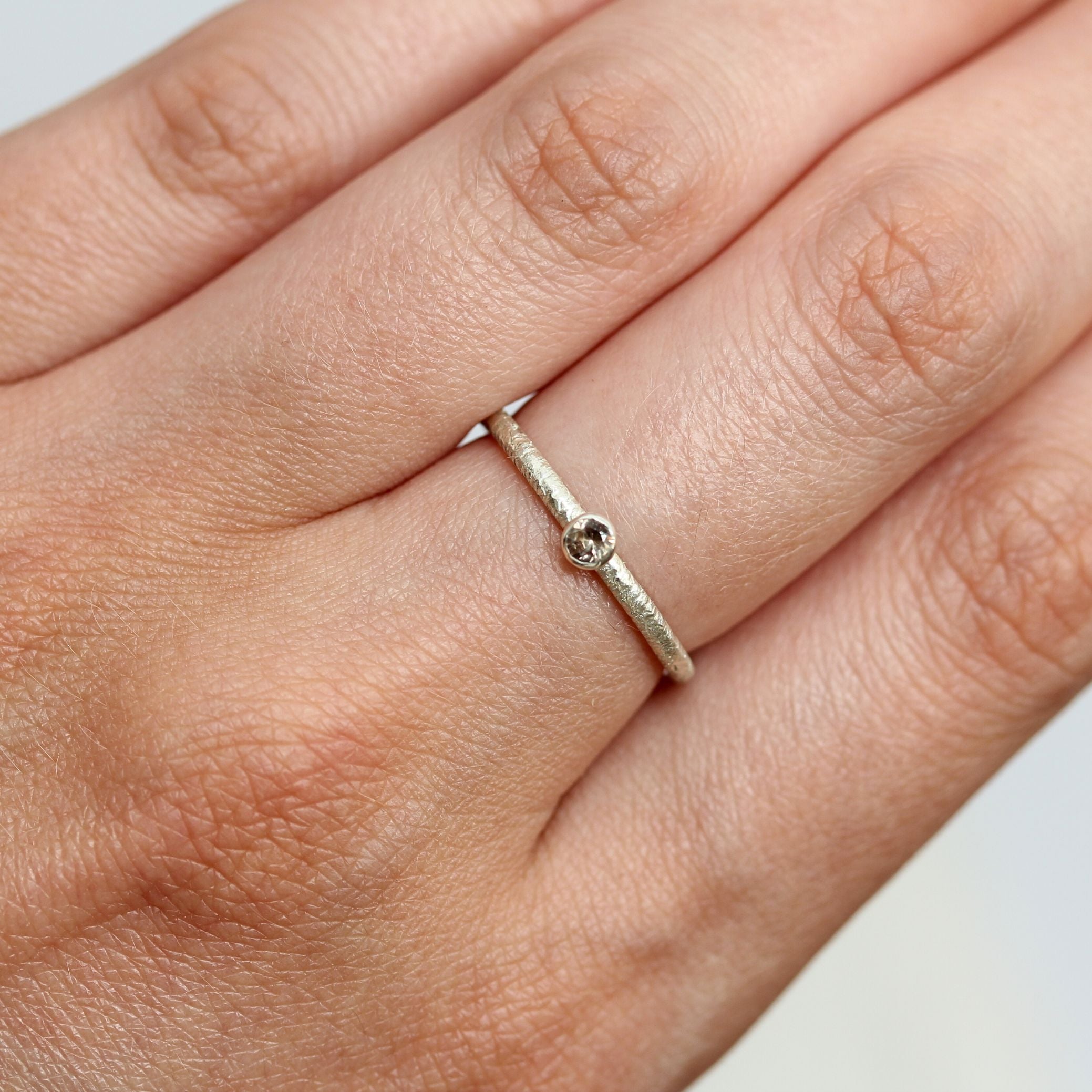 Bague en argent éthique sertie d'un saphir jaune - Ventes privées | Joaillerie artisanale