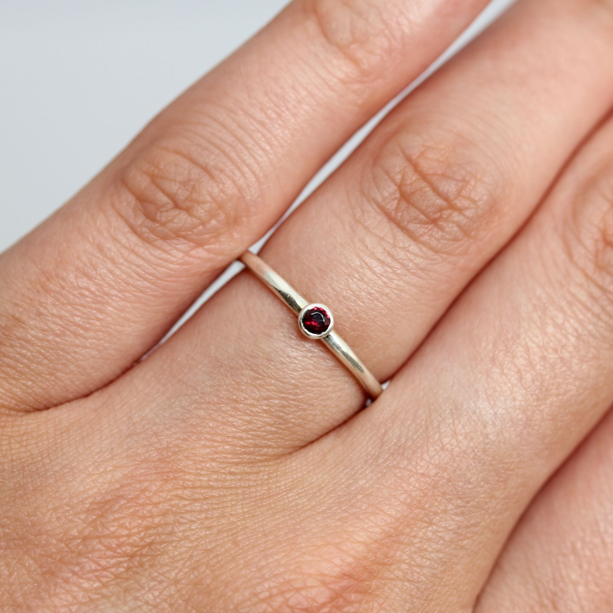 Bague Pierrette en argent éthique et rubis - Ventes privées | Joaillerie artisanale