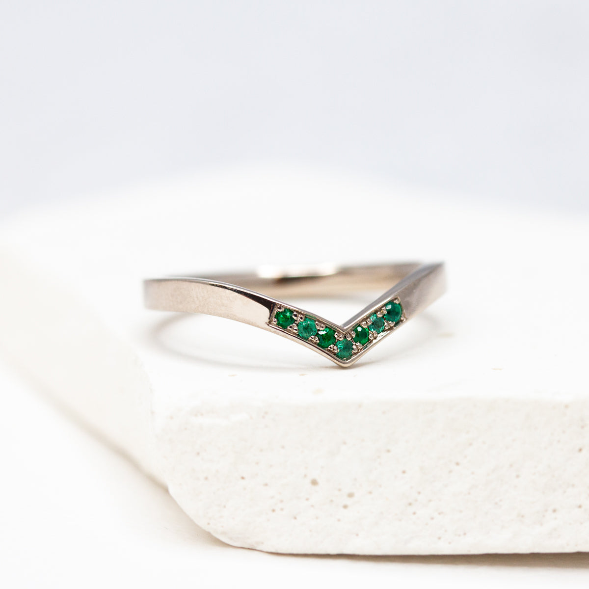 Pièce unique - Bague Azur pavée 1/4 tour - émeraudes