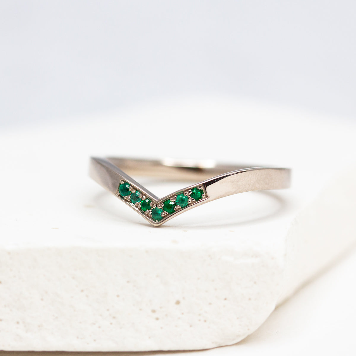 Pièce unique - Bague Azur pavée 1/4 tour - émeraudes