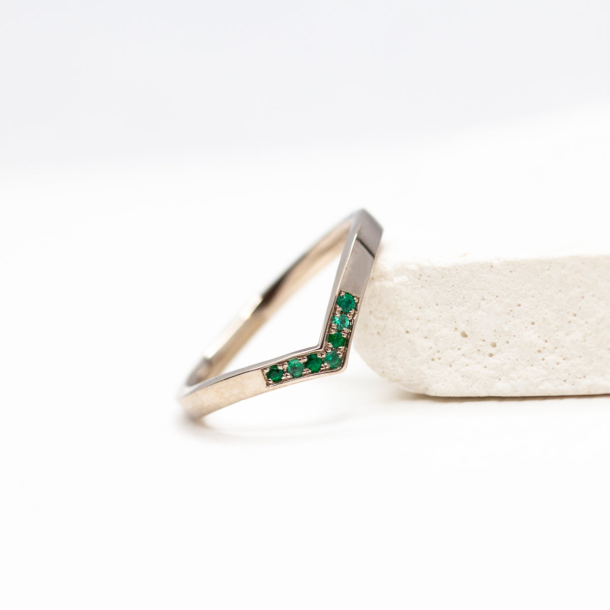 Pièce unique - Bague Azur pavée 1/4 tour - émeraudes